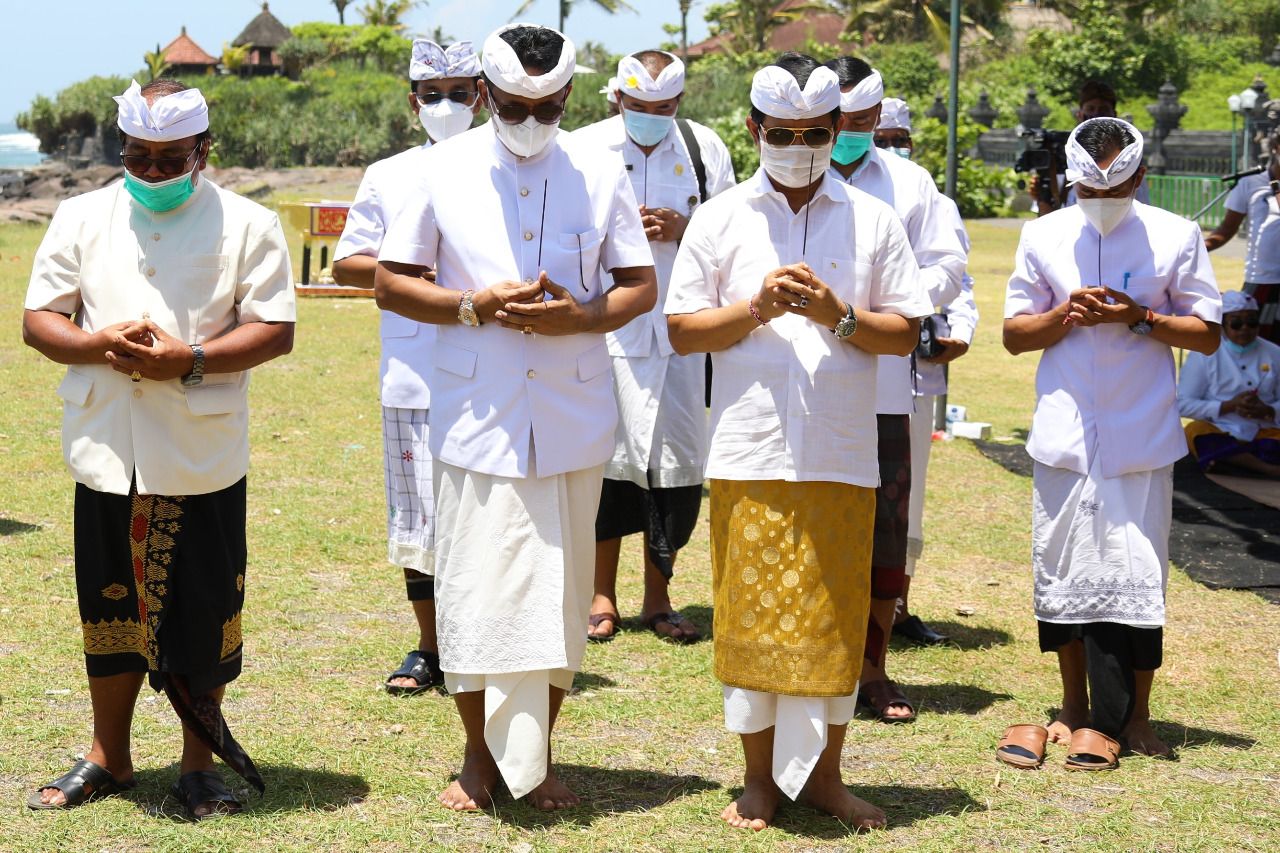 podiumnews.com-Ngaben Bikul, Upacara Bersihkan Hama dan Jaga Keseimbangan Ekosistem Lahan Pertanian